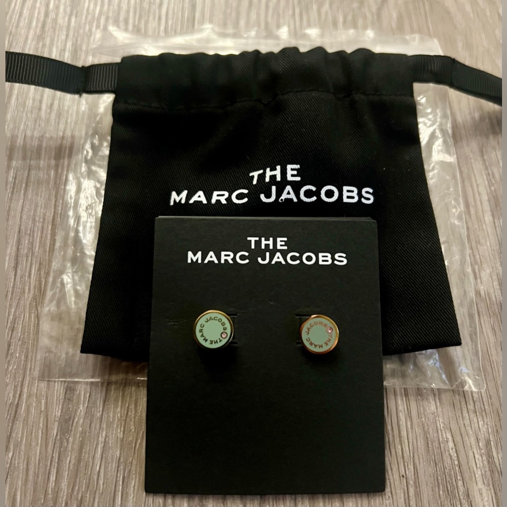 BRAND NEW | Marc Jacobs Logo Stud Earrings (Light Green + Gold) - Picture 1 of 2